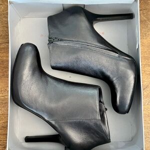 Nine West Silver Leather Ankle Boots 9 New!